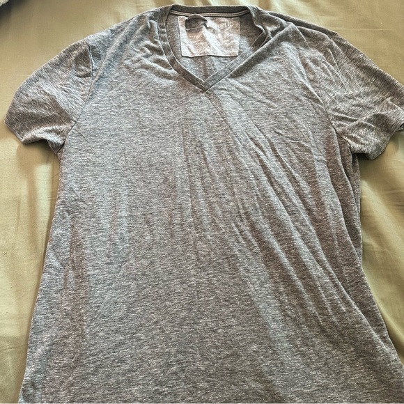 Banana Republic v neck tee - Picture 2 of 4